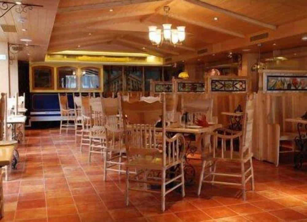 restaurant cafeteria