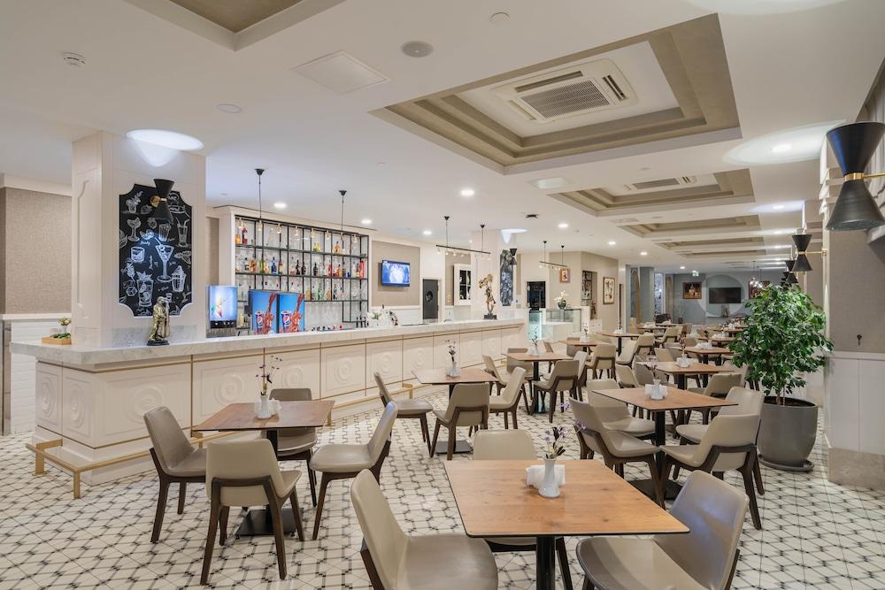 restaurant cafeteria