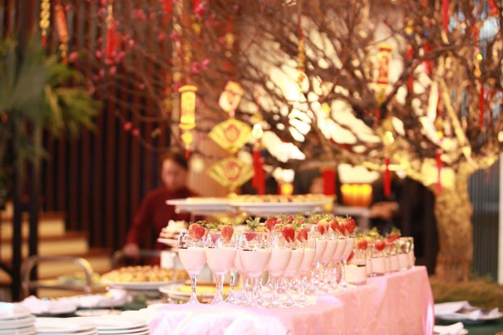 restaurant cafeteria