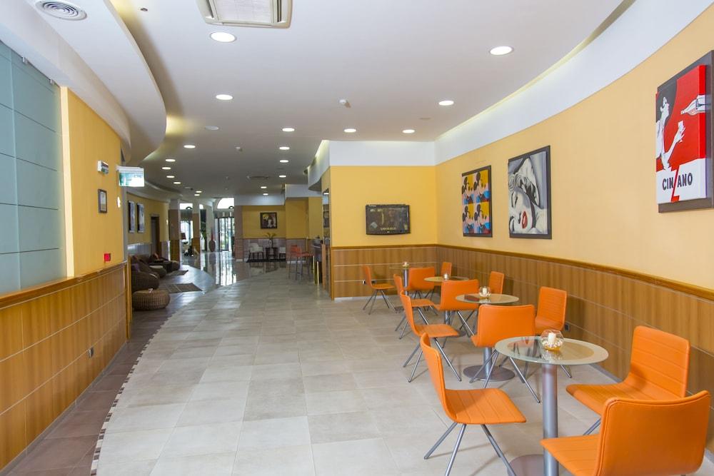 restaurant-cafeteria