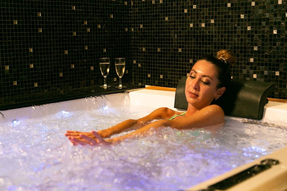 swimming pool spa