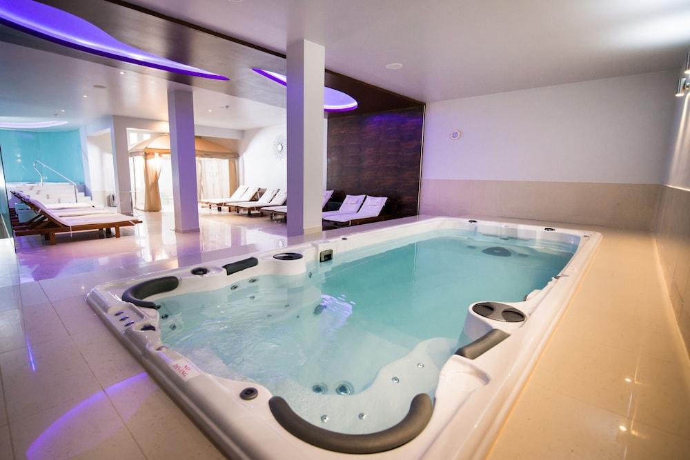 swimming pool spa