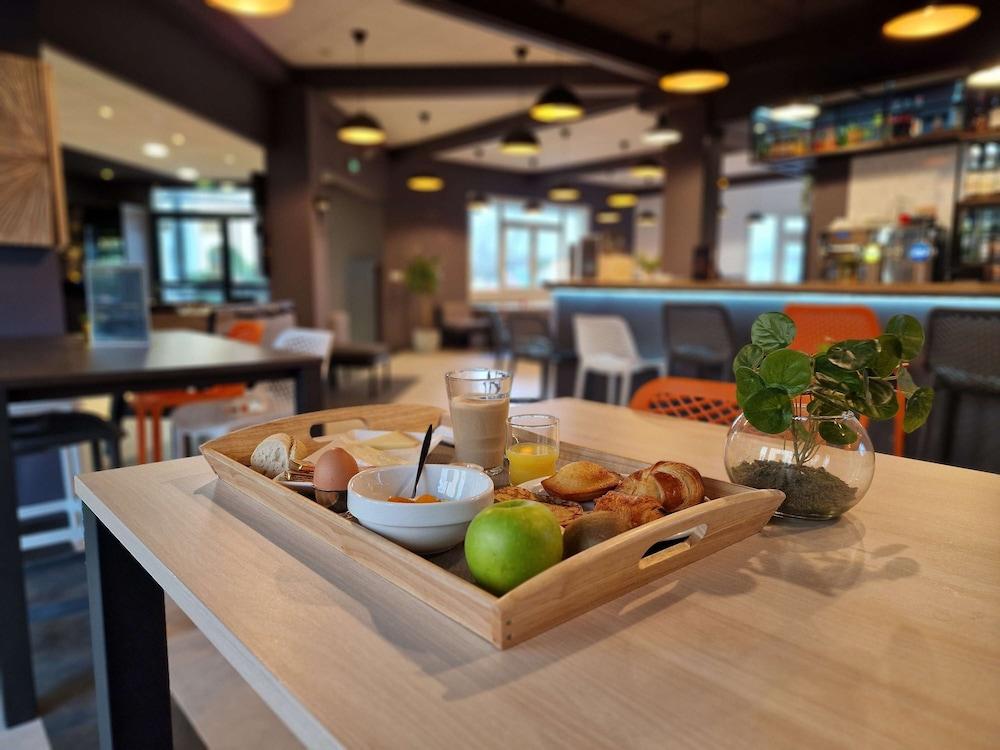 restaurant cafeteria