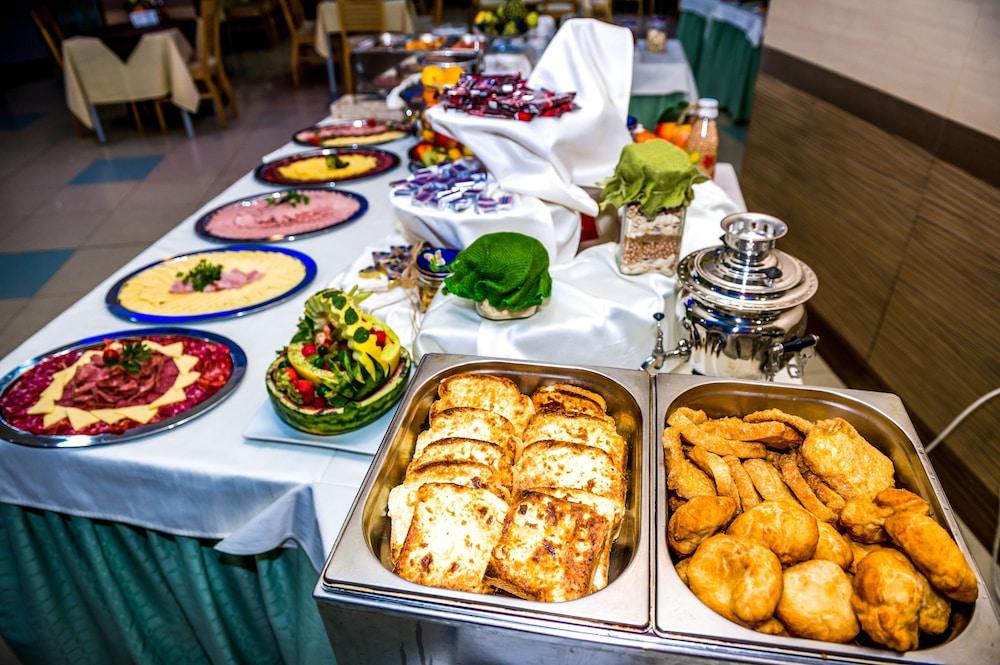 restaurant cafeteria
