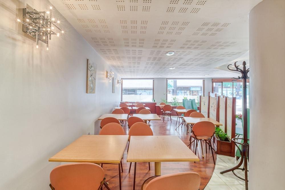 restaurant cafeteria