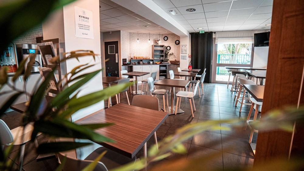 restaurant-cafeteria