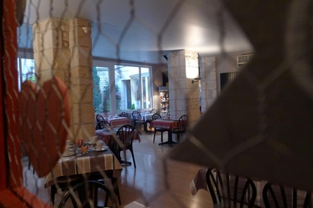 restaurant cafeteria