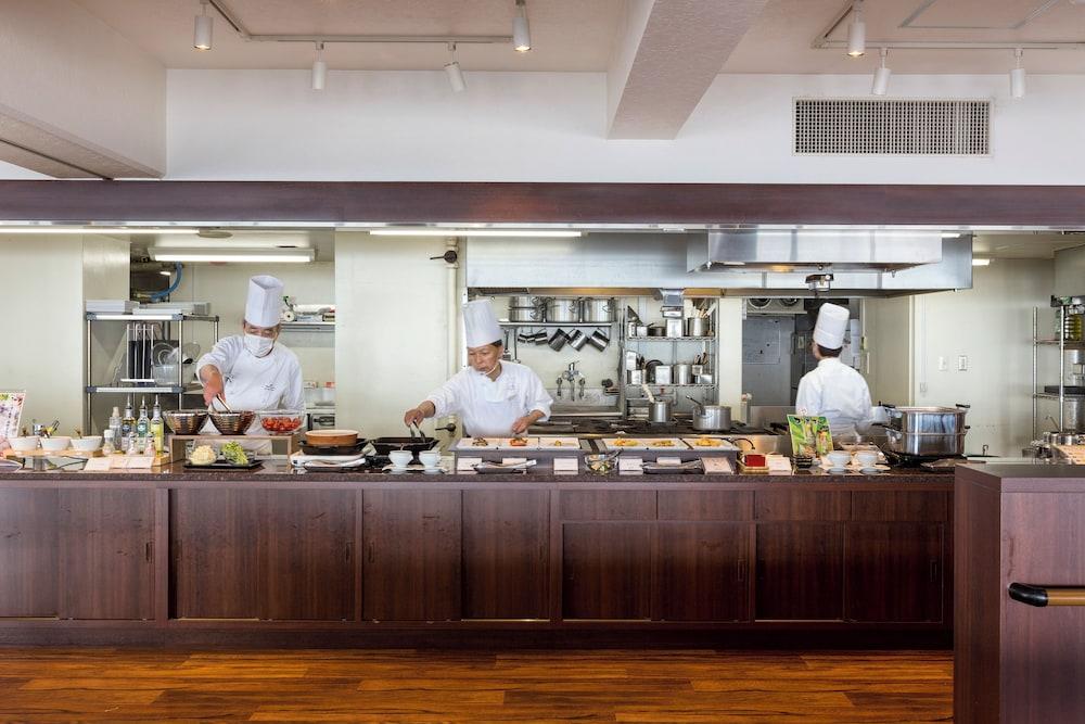 restaurant cafeteria