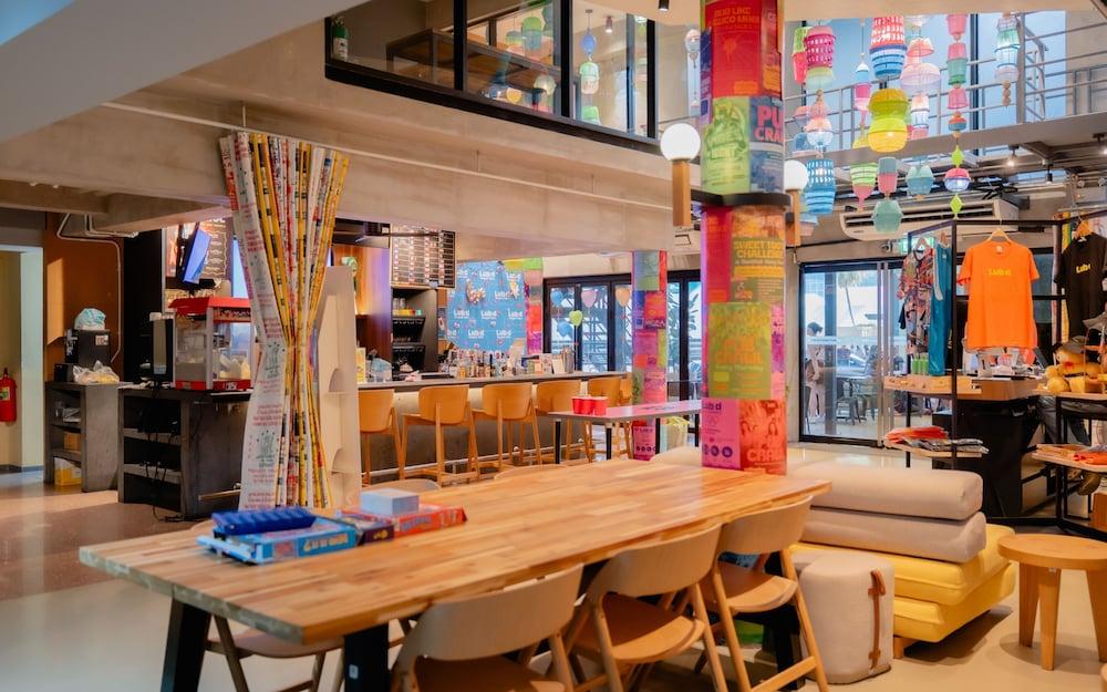 restaurant cafeteria