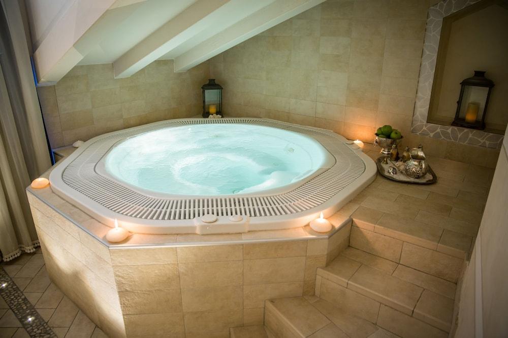 swimming pool spa