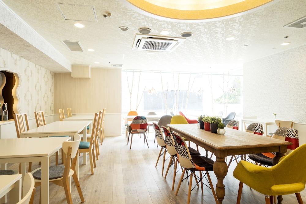 restaurant cafeteria