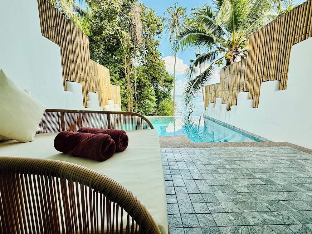 swimming pool spa