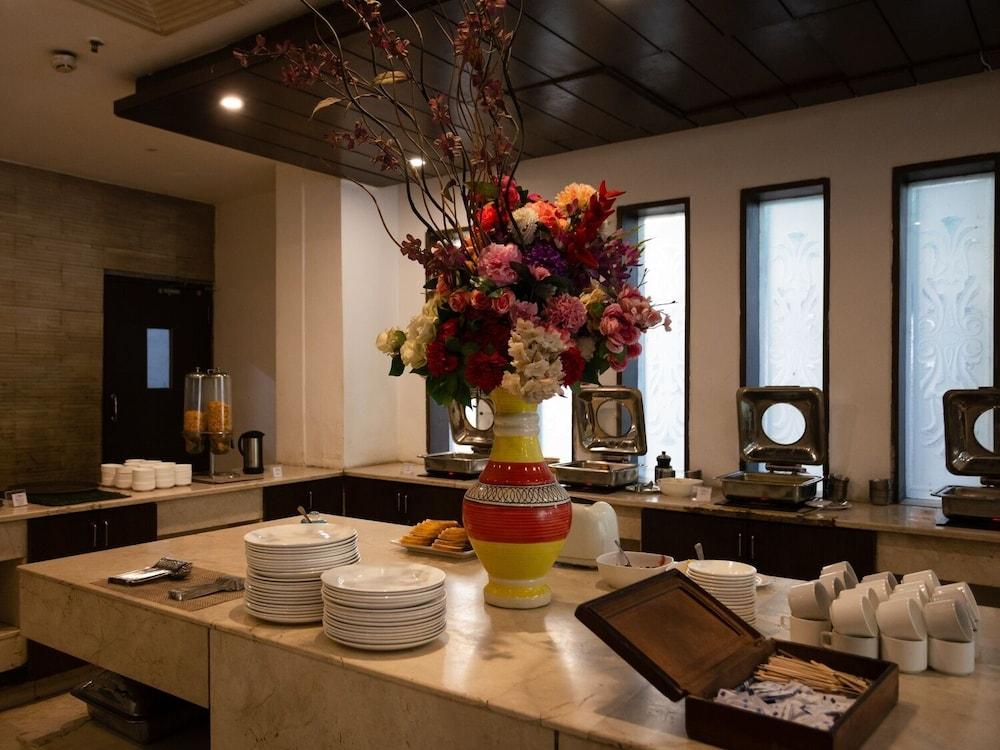 restaurant cafeteria