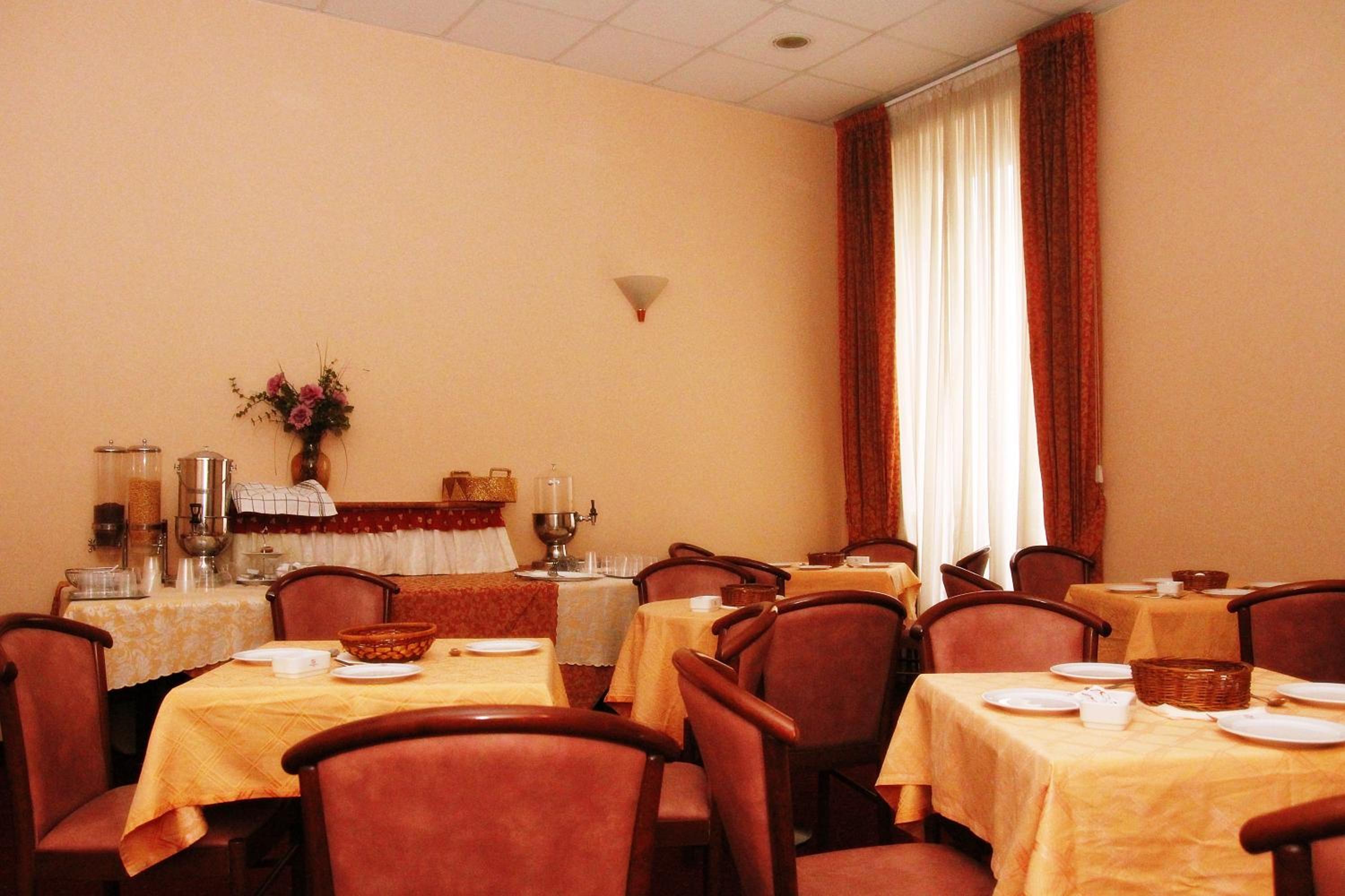 restaurant cafeteria