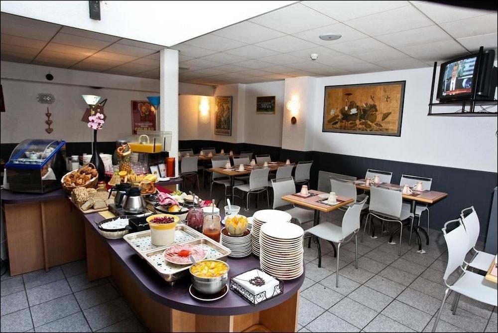 restaurant cafeteria