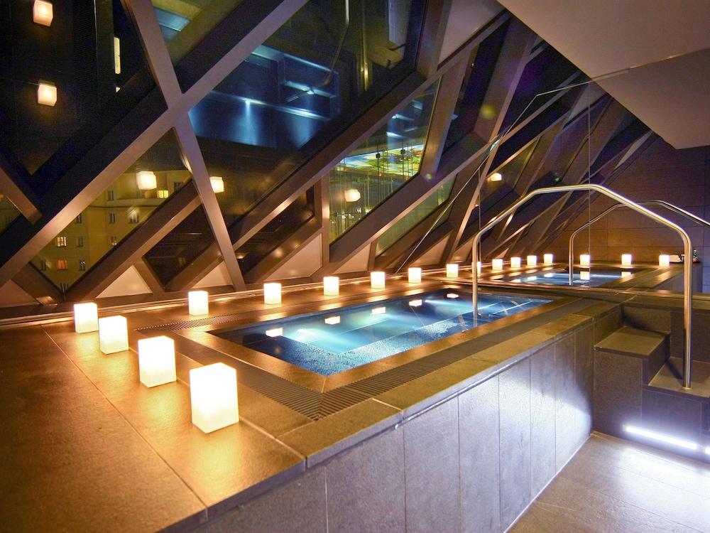 swimming pool spa