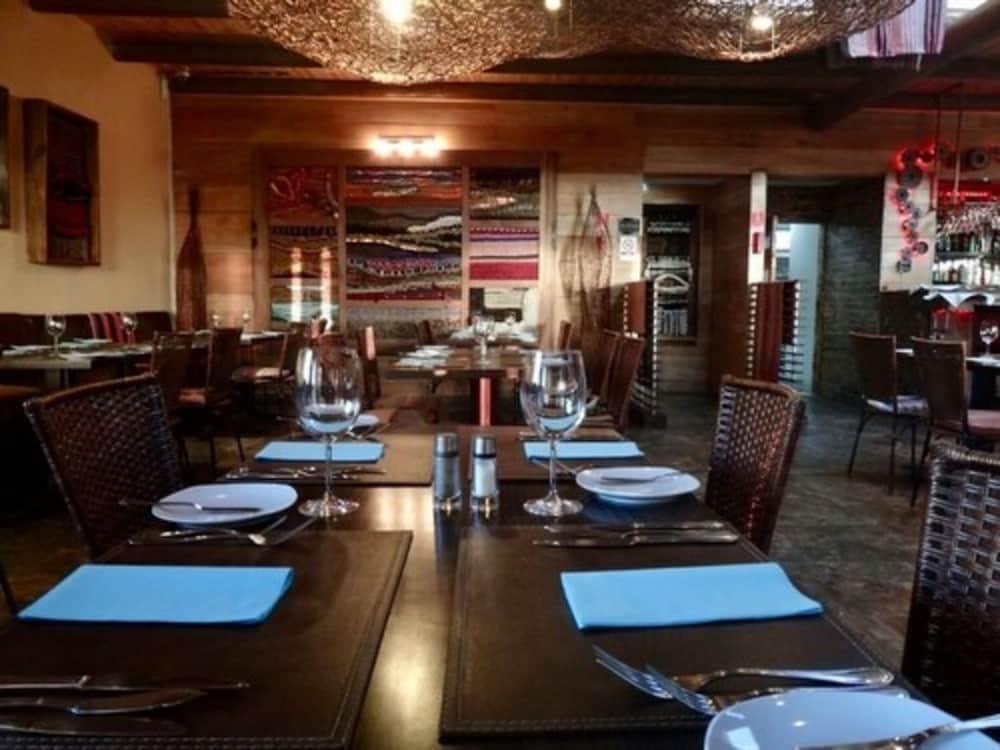 restaurant cafeteria