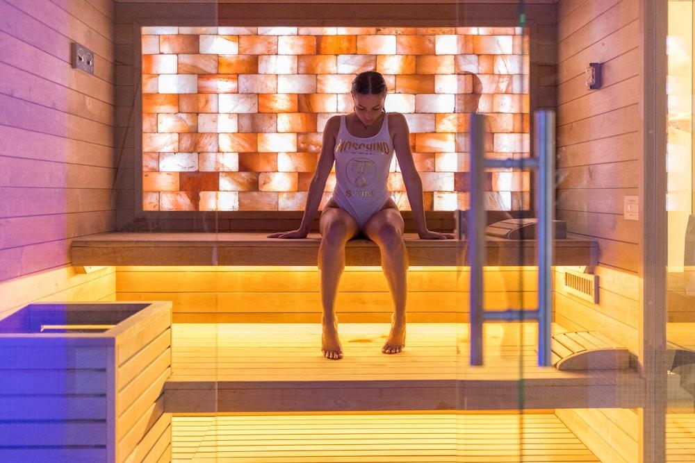swimming pool spa