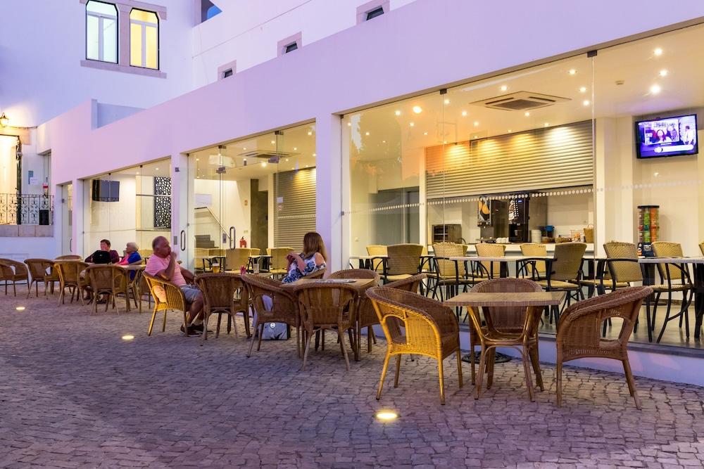 restaurant-cafeteria