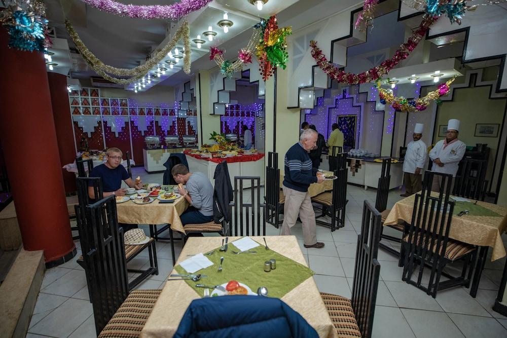 restaurant cafeteria