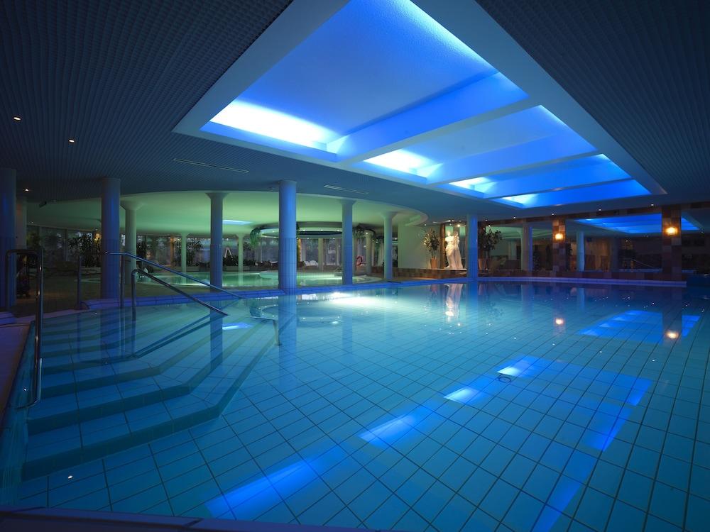 swimming pool spa
