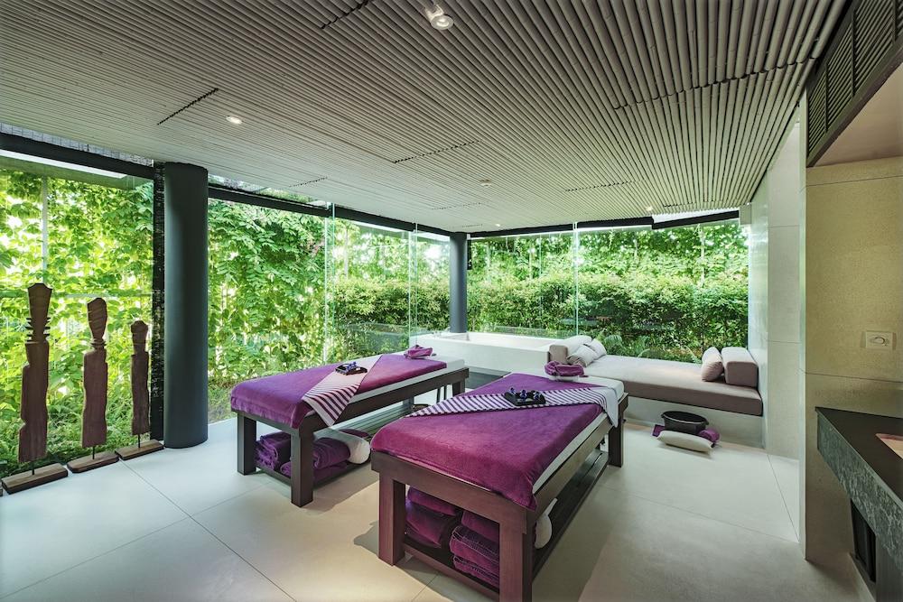 swimming pool spa