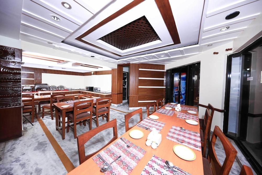 restaurant cafeteria