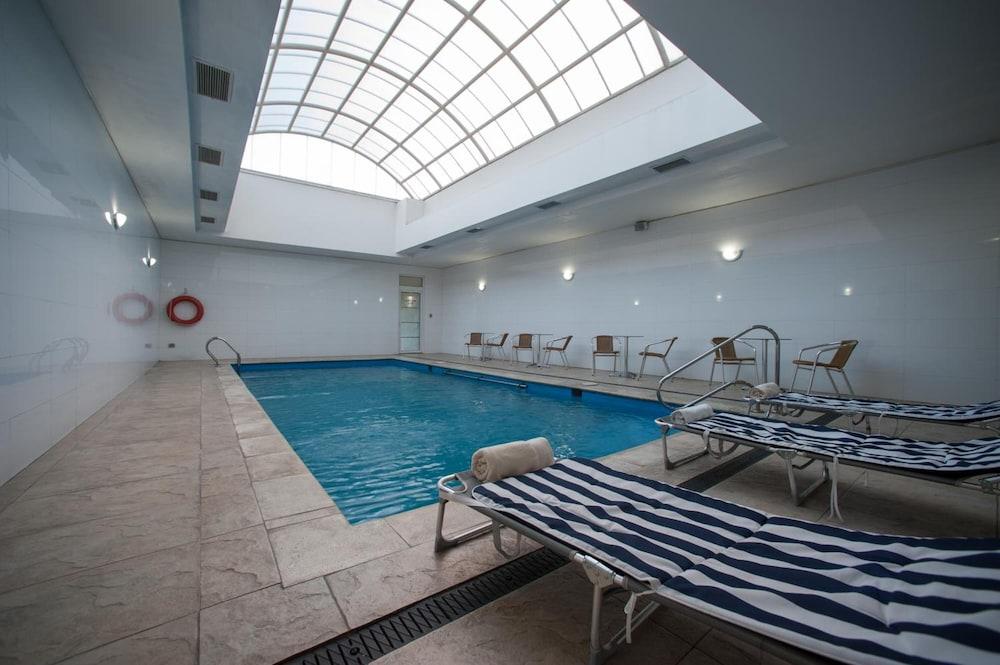 swimming pool spa