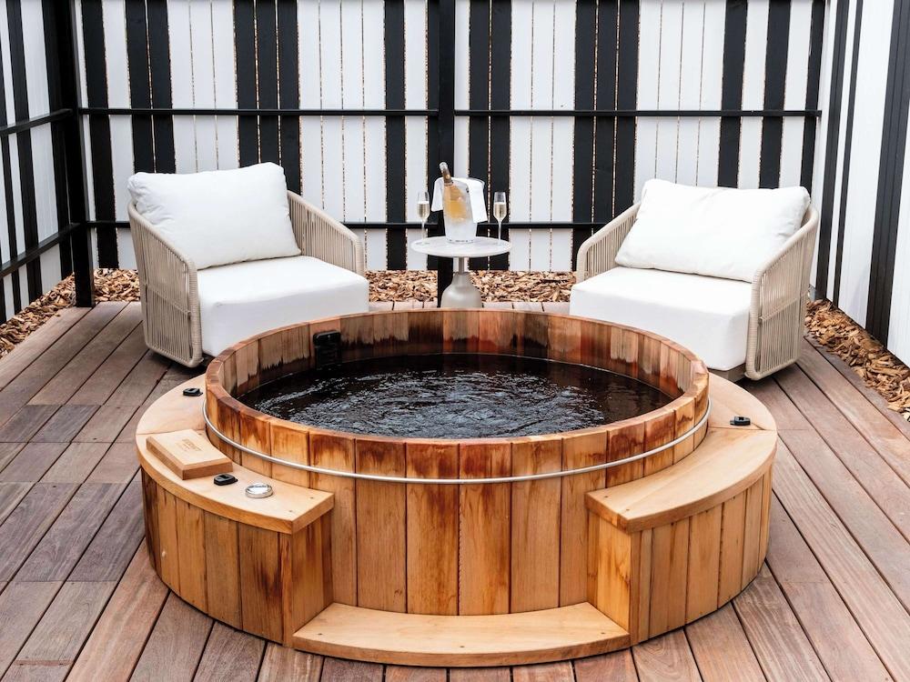 swimming pool spa