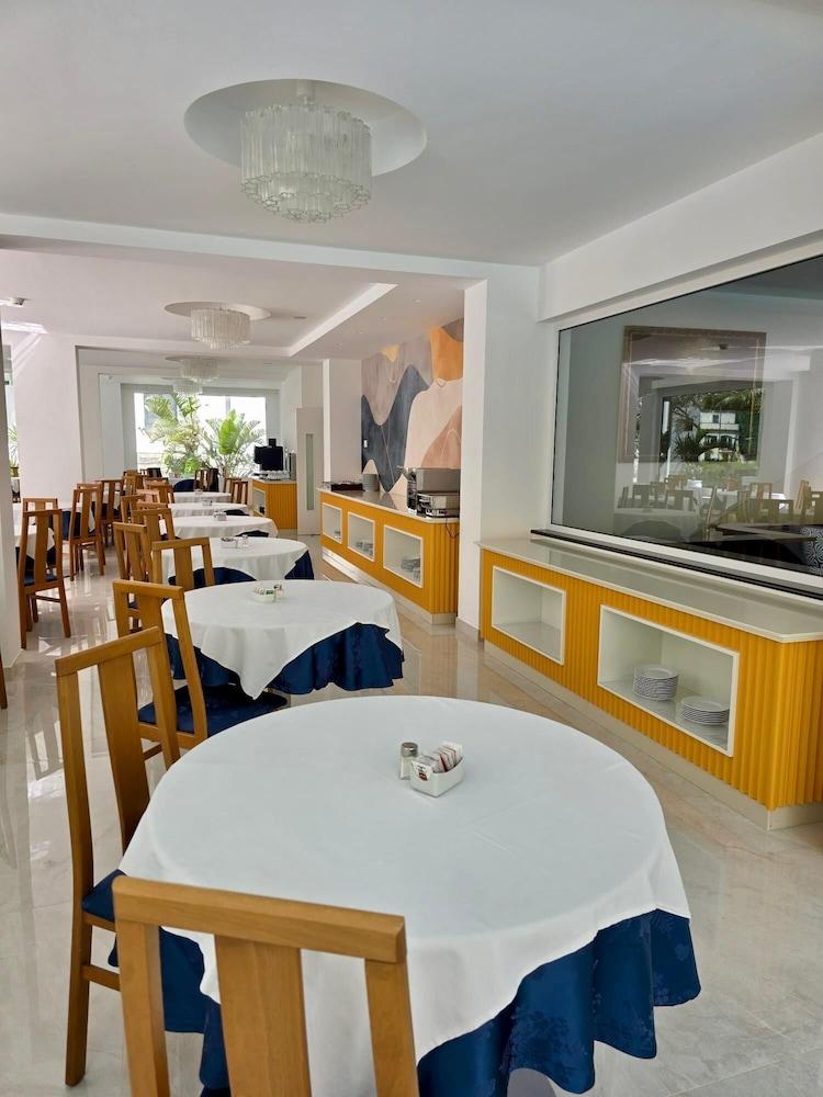 restaurant cafeteria