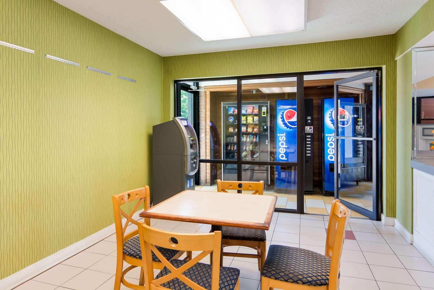 restaurant cafeteria