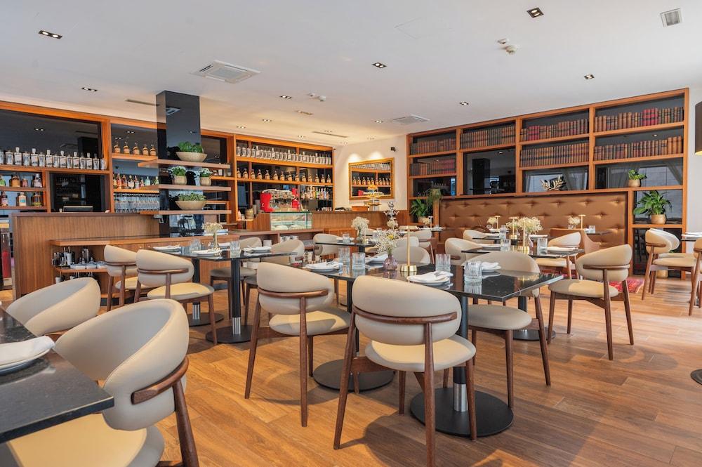 restaurant cafeteria
