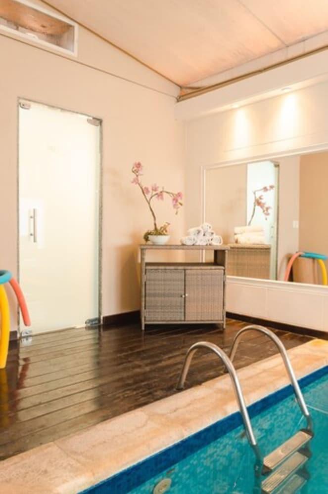 swimming pool spa
