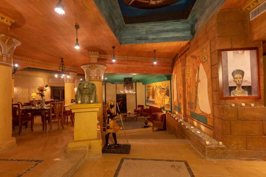restaurant cafeteria