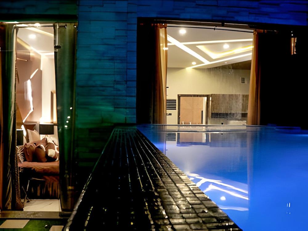 swimming pool spa