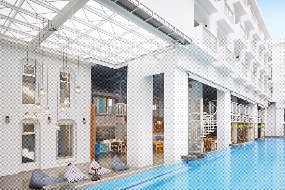 swimming pool spa