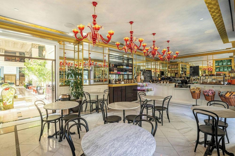 restaurant cafeteria