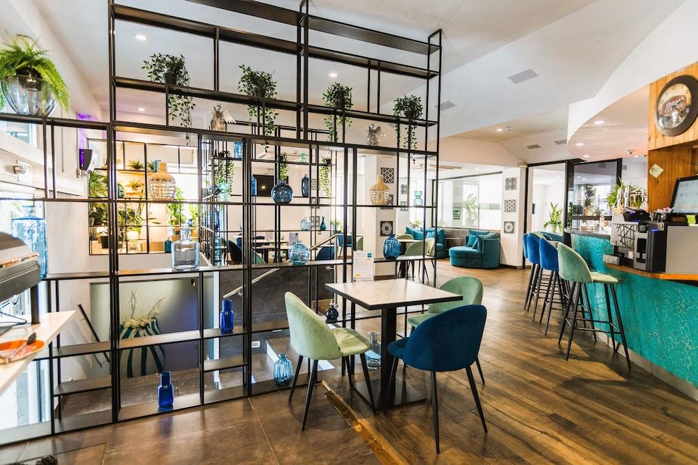 restaurant cafeteria