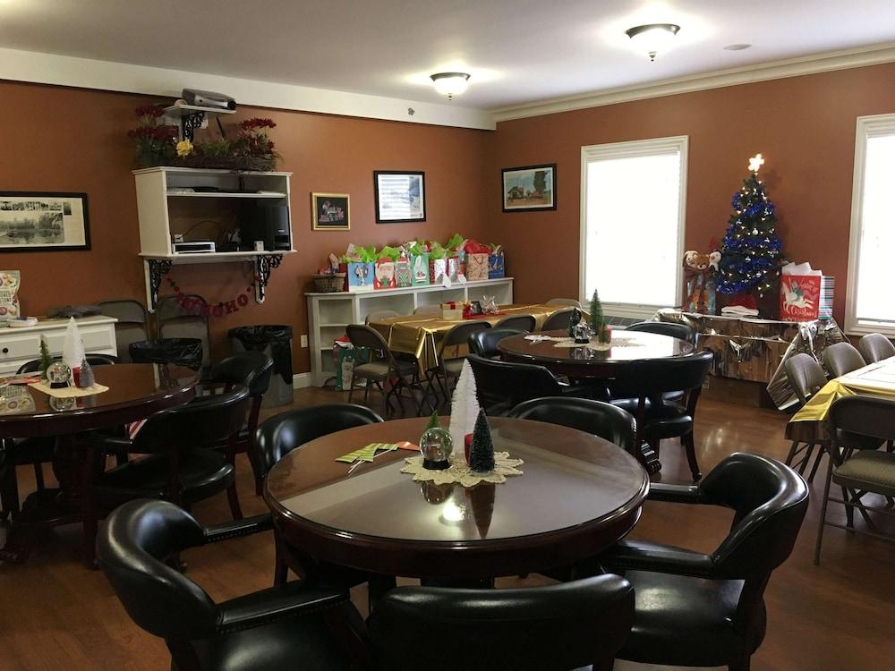 restaurant cafeteria