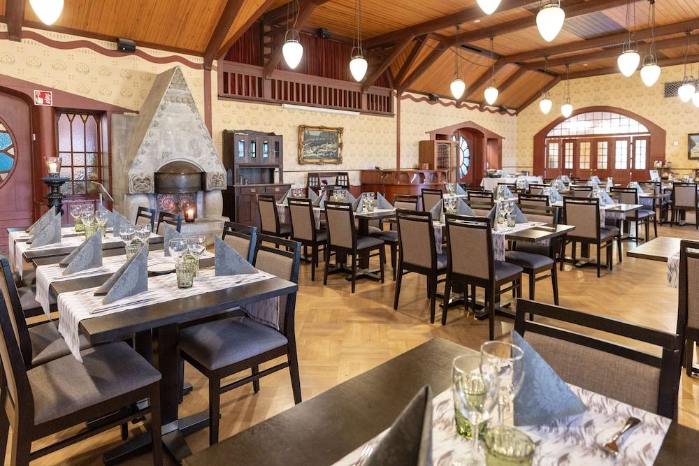 restaurant cafeteria