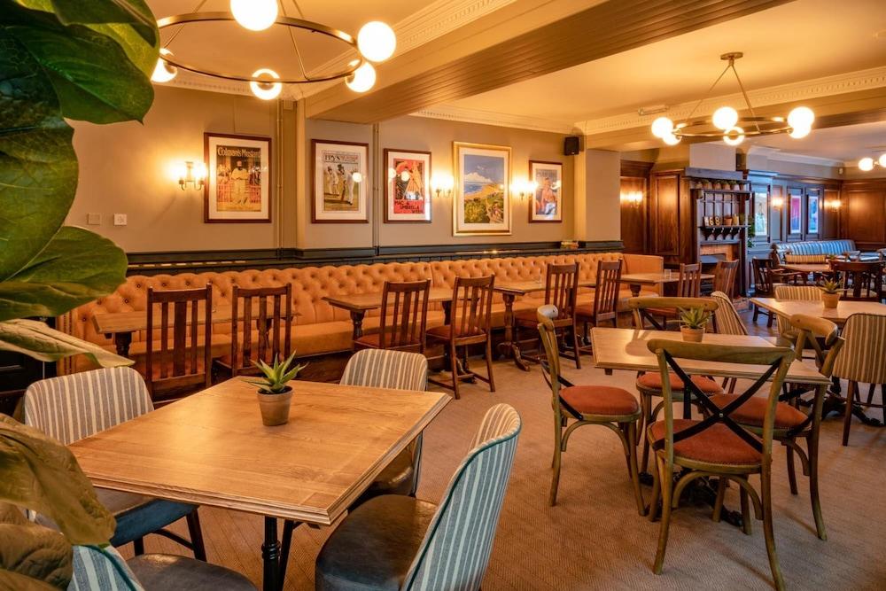 restaurant cafeteria