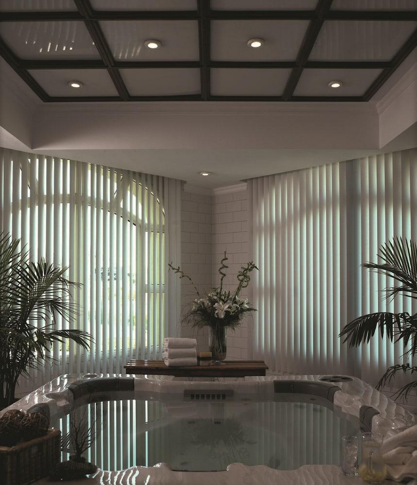 swimming pool spa