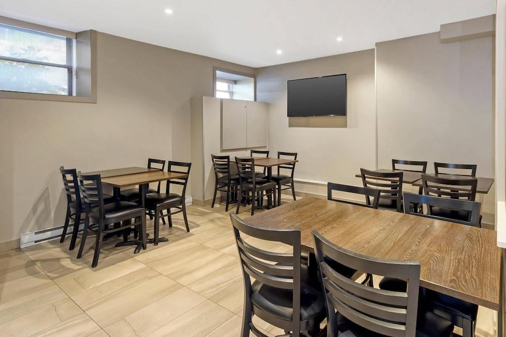 restaurant cafeteria