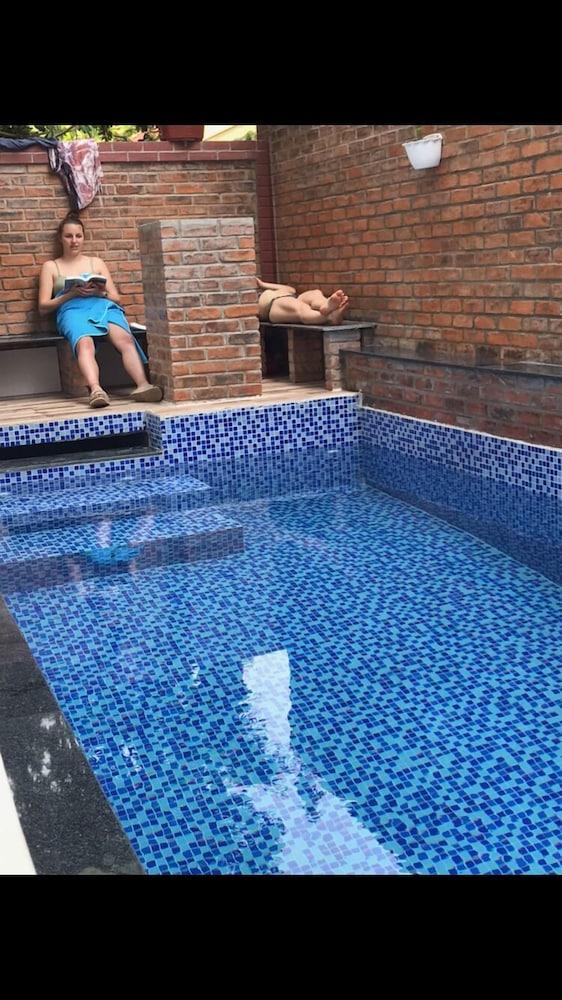 swimming pool spa