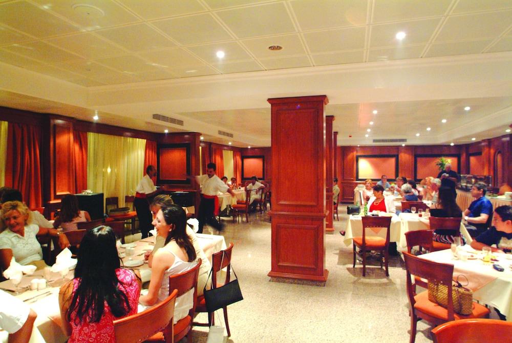 restaurant-cafeteria