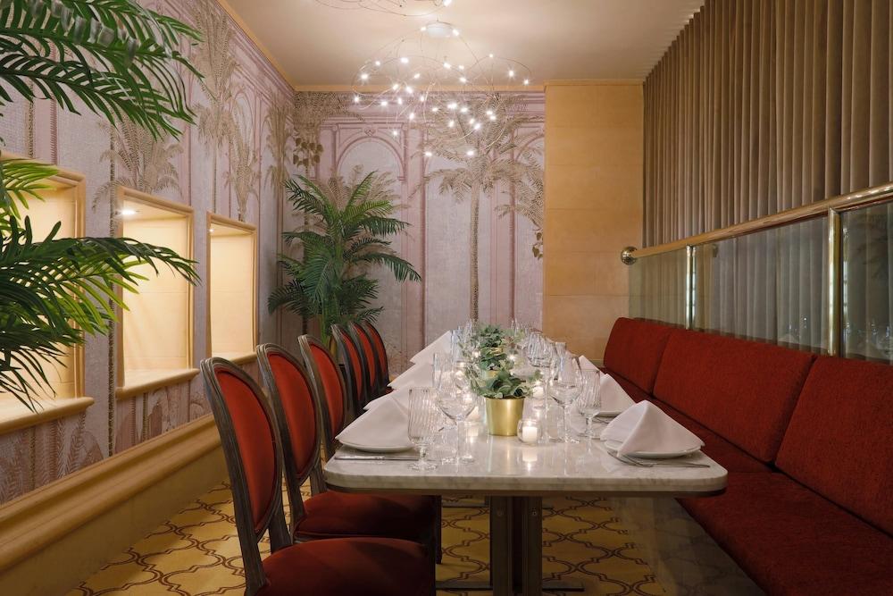 restaurant cafeteria