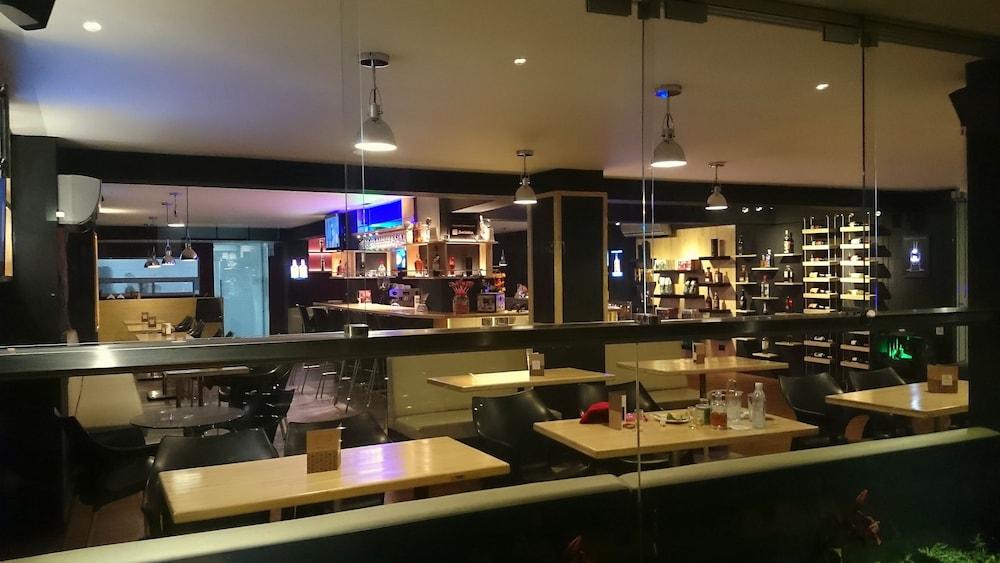 restaurant-cafeteria