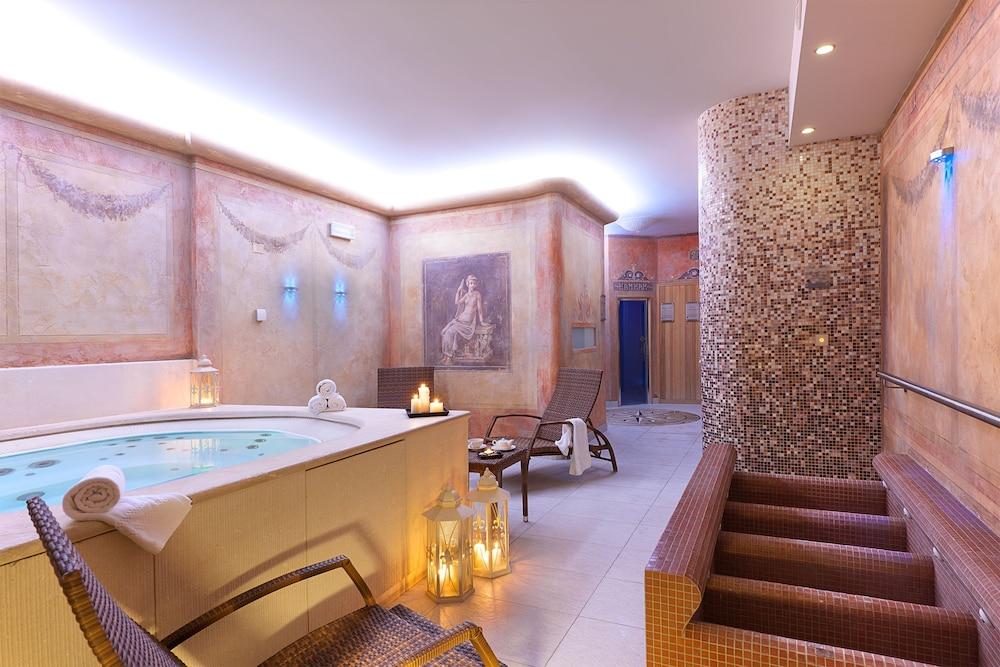swimming pool spa