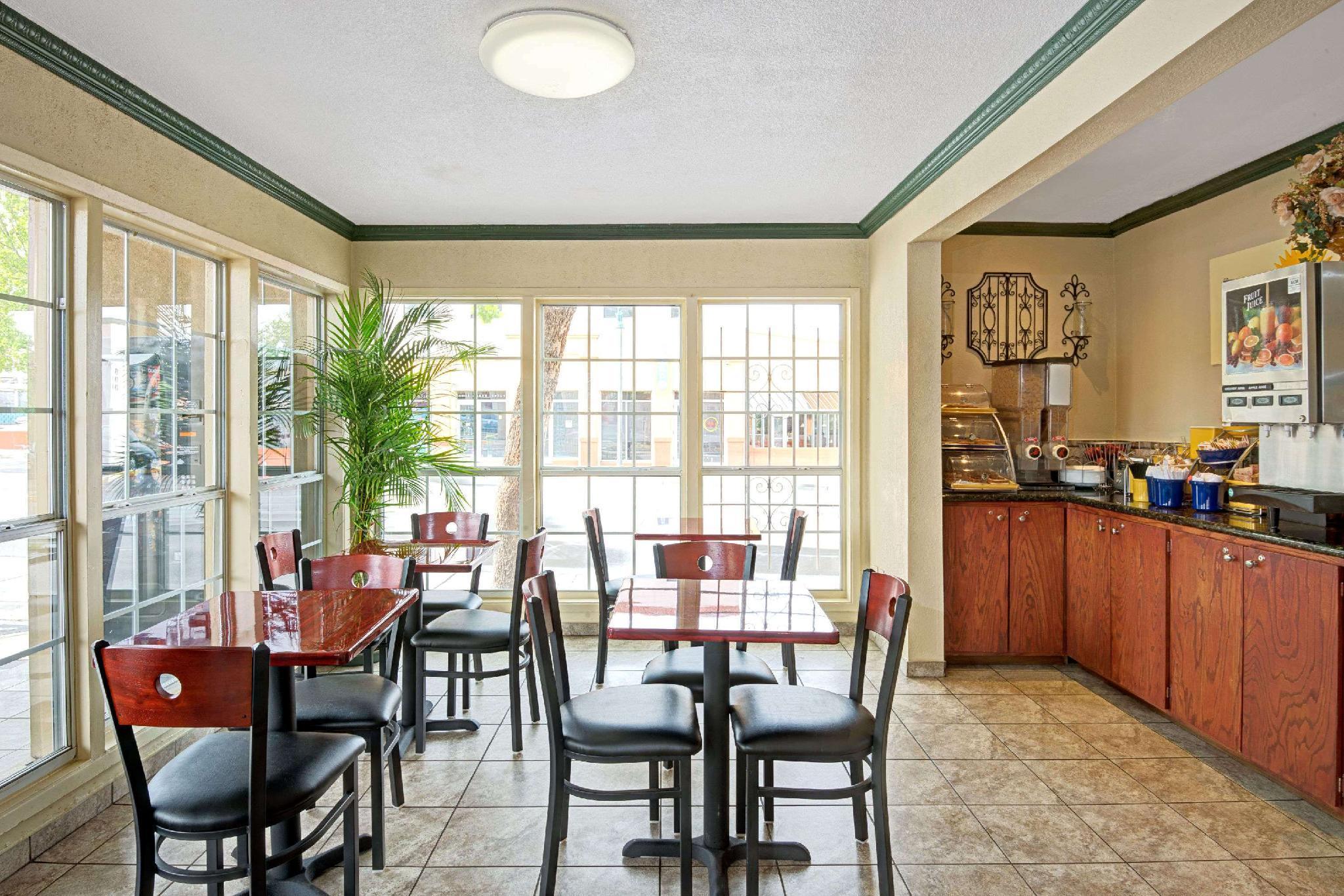 restaurant cafeteria