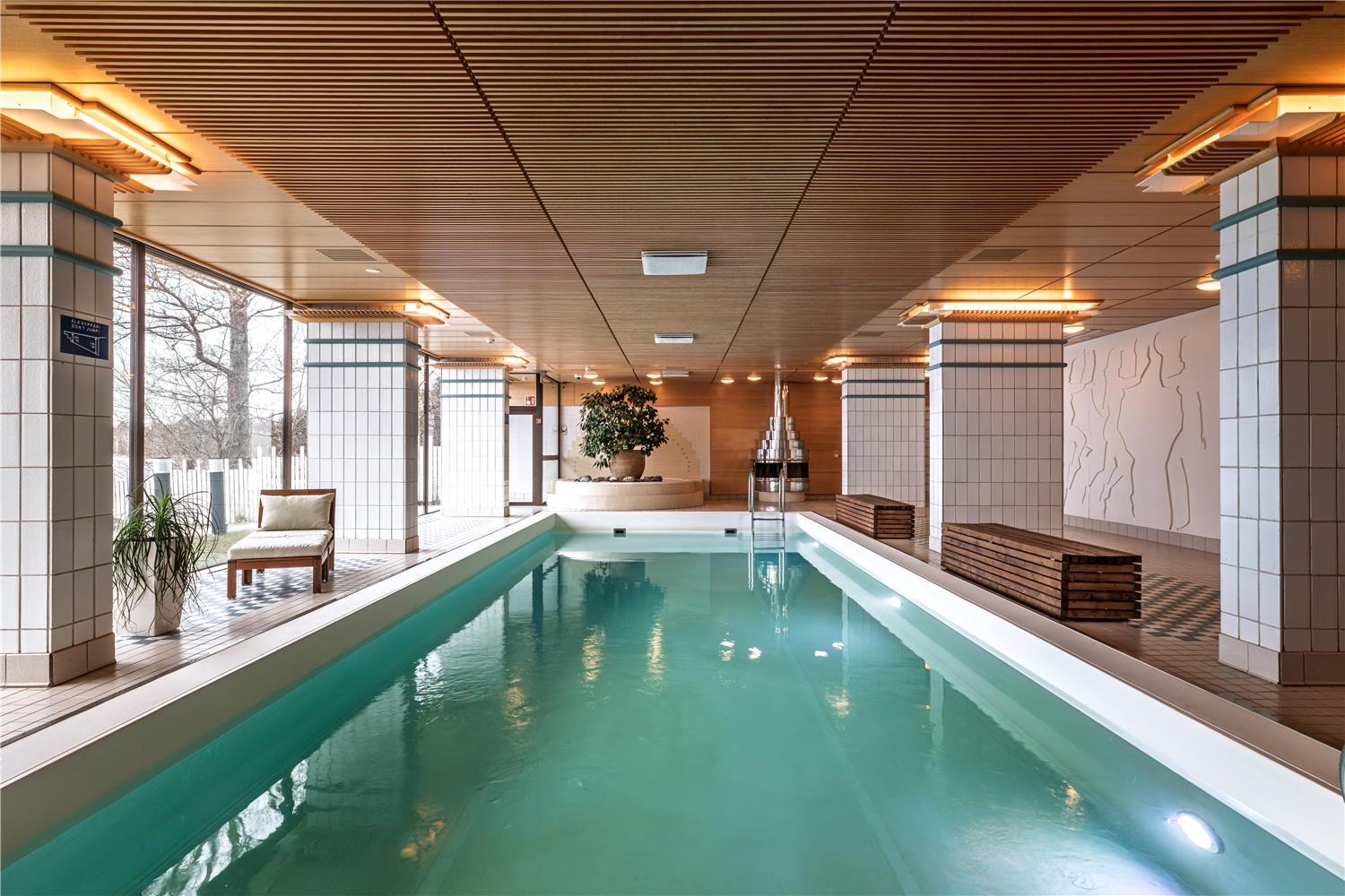 swimming pool spa